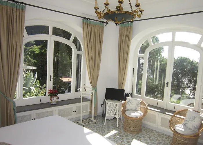 לינה וארוחת בוקר Casa Del Solitario קאפרי